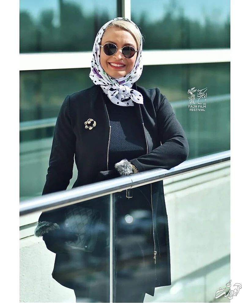 تیپ متفاوت بازیگر زن مشهور در جشنواره فجر ۱۴۰۰ پس از جدایی از همسرش / تصاویر